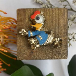 DISNEY STYLE DUCK BROOCH