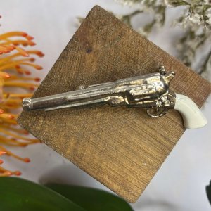 SILVER PISTOL BROOCH