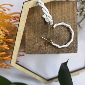 WHITE ENAMEL PLAITED EARRINGS