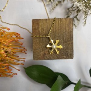 GOLD SNOWFLAKE NECKLACE