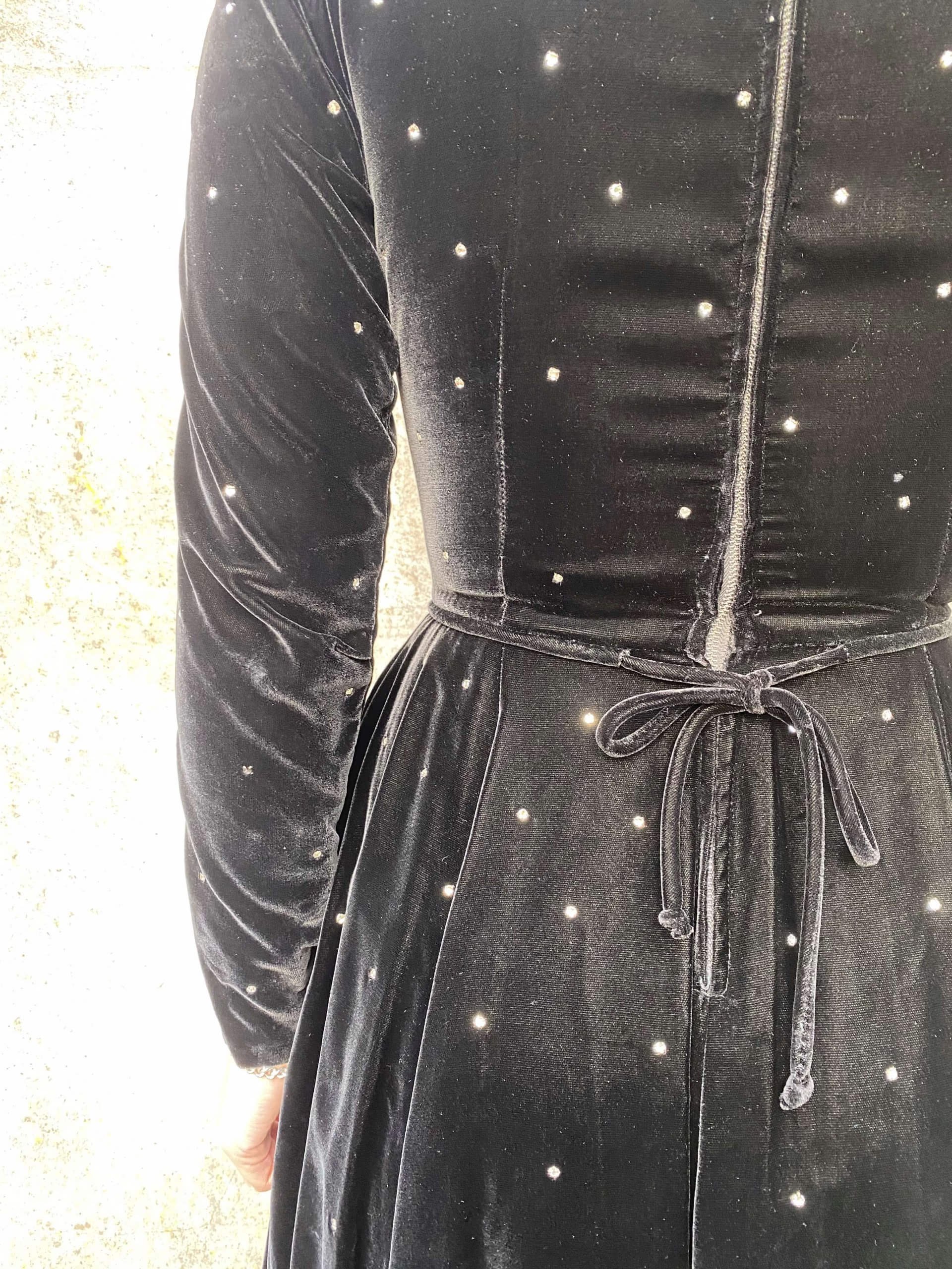 Incredible 1950s Black Velvet Diamanté Dress - Image 3