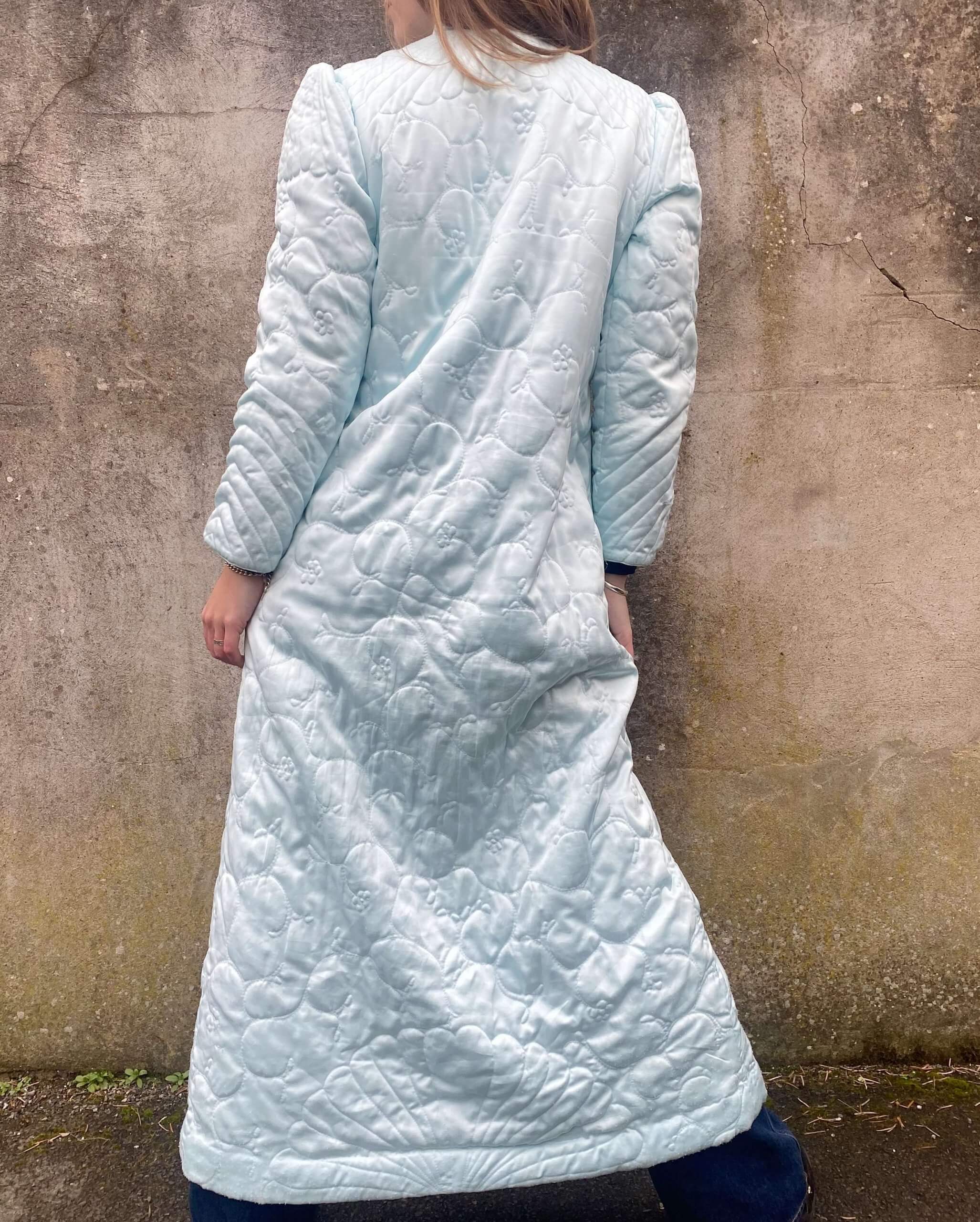 Lovely 1970s Pale Satin Quilted Housecoat - Image 2