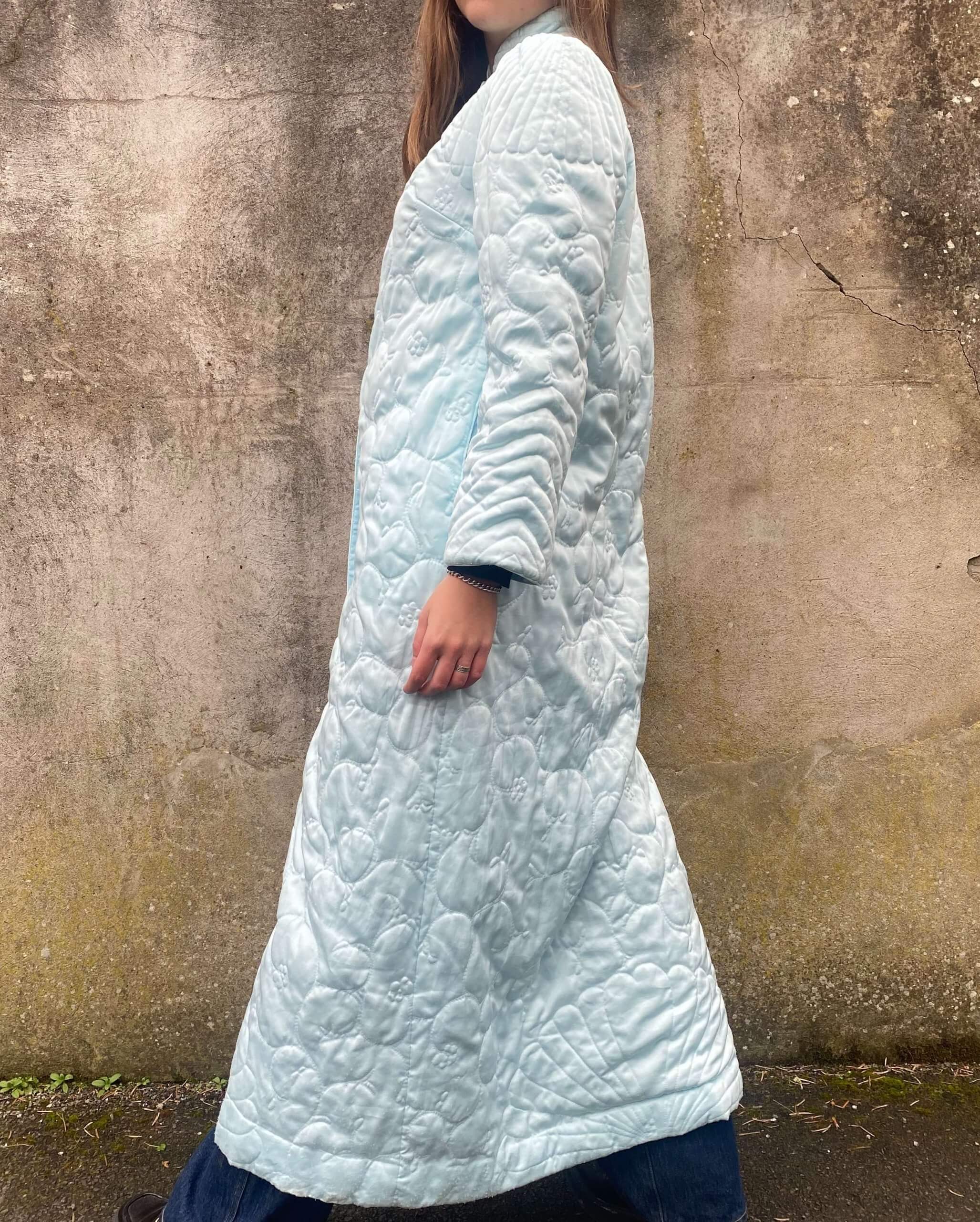 Lovely 1970s Pale Satin Quilted Housecoat - Image 3